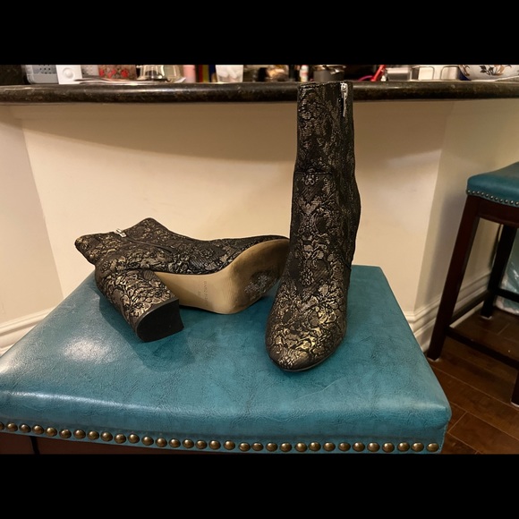 Booties. Fun & stylish - Picture 3 of 5